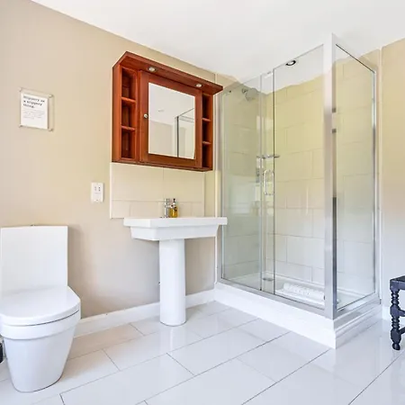 Orrest Head House 펜션 *